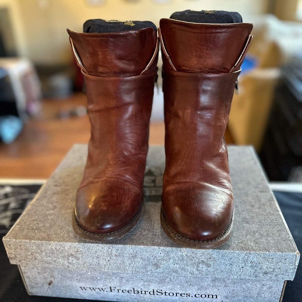 Size 9 Freebird Carly. Discontinued style!